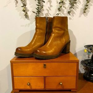 The Frye Company size nine leather caramel booties